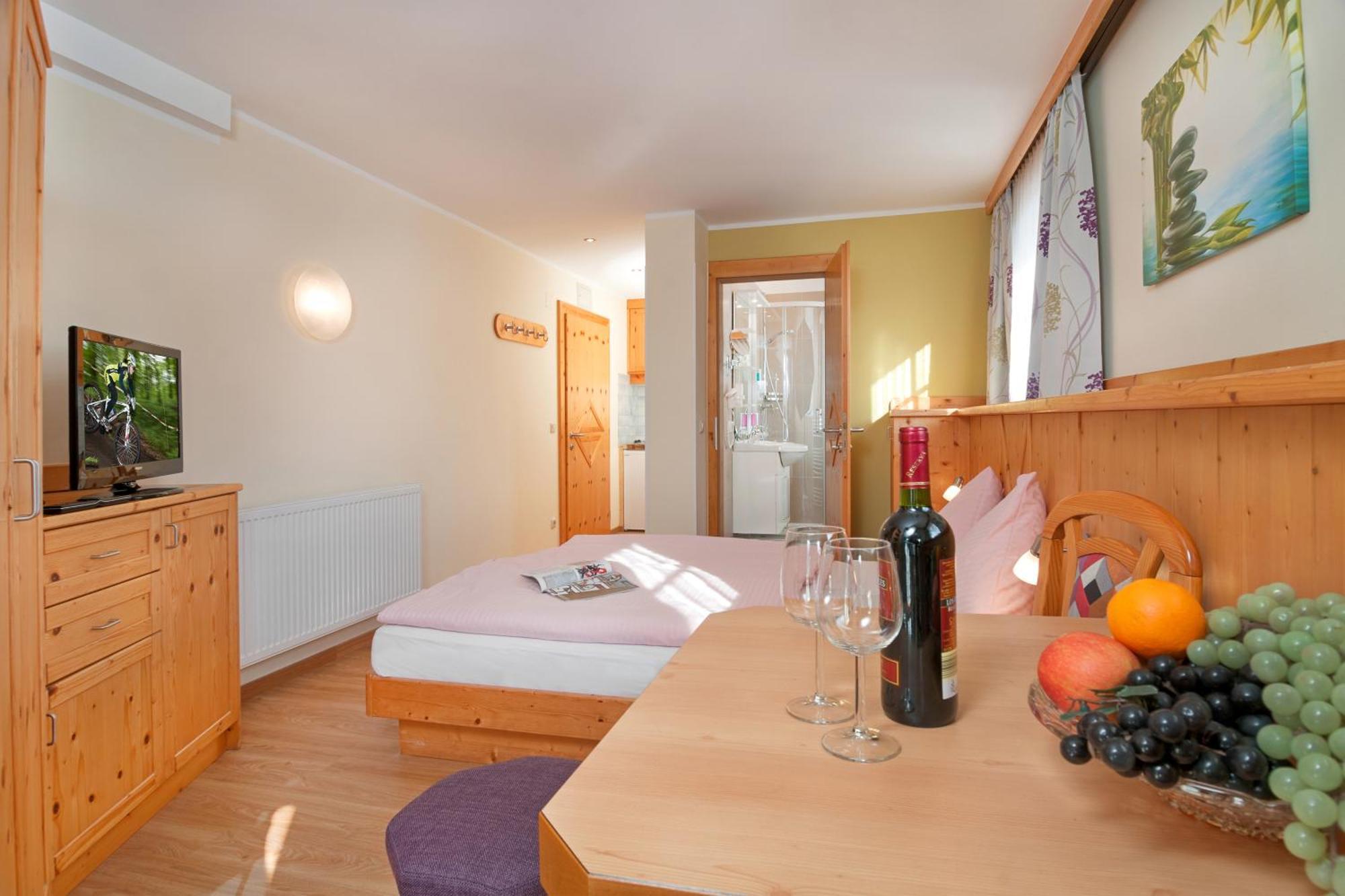 Erlebnis-Hotel-Appartements Latschach ober dem Faakersee Buitenkant foto